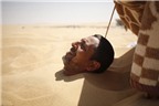 Dân Ai Cập vùi thân giữa sa mạc Sahara để chữa bệnh