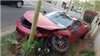 Điều gì xảy ra khi siêu xe Ferrari húc gốc cây?