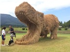 Khủng long rơm khổng lồ 'xâm chiếm' lễ hội mùa màng ở Nhật Bản