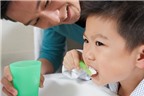 Hầu hết bố mẹ dạy con đánh răng sai cách