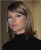 Taylor Swift dính “thảm họa” trang điểm