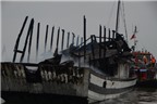 Dùng lửa khò sơn, đốt rụi tàu du lịch gần chục tỷ trên vịnh Hạ Long